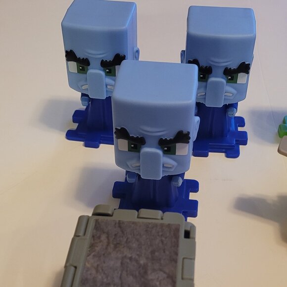 2025 McDonald's A MINECRAFT Movie Happy Meal Toy creeper villager mini verse - Picture 3 of 4